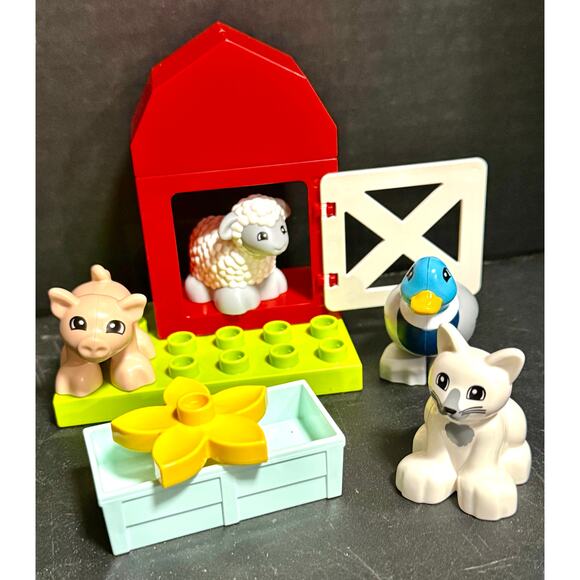 LEGO DUPLO Town Farm Animal Care 10949 complete preowned excellent block - Picture 1 of 6